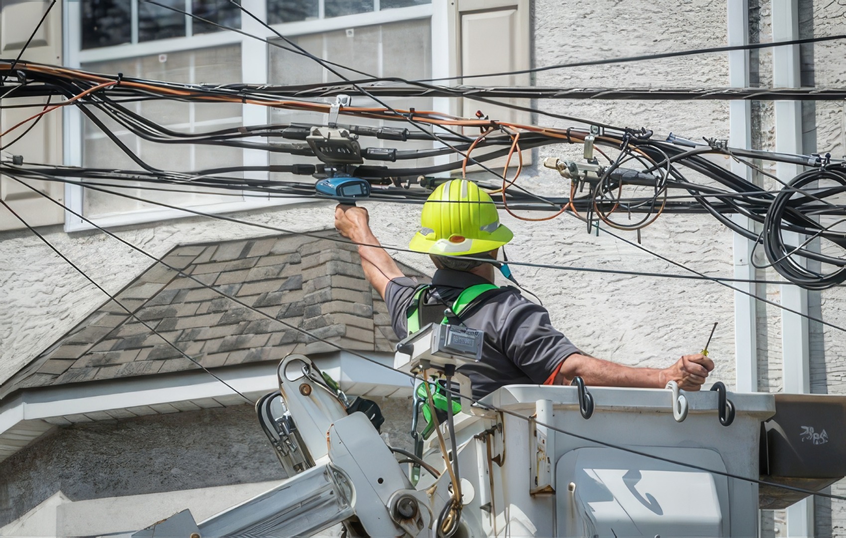 Adams-Russell Cable Services Tells Norwood Selectmen Local Cable System is Completed-August 8, 1984