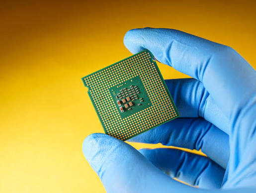 Slump in Chip Industry Hits Norwood Maker-This Day In Norwood History – July 21, 1998
